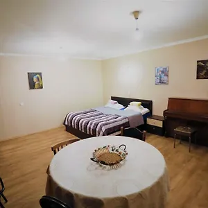 https://nanashome.alltbilisihotels.com